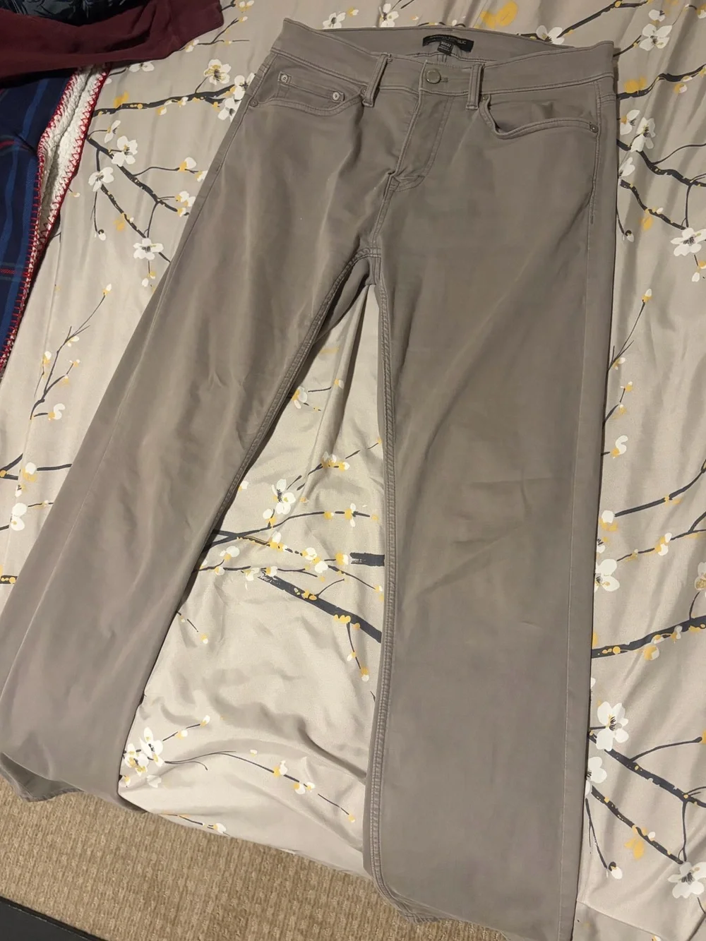 Banana Republic Men’s Gray Slim Fit Chinos in size 32x34